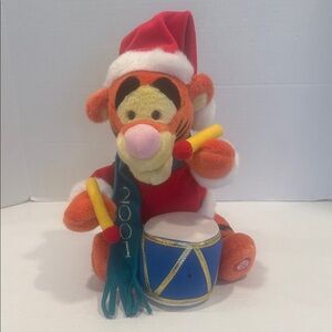 Disney Store Christmas Winnie Pooh Tigger Drummer Plays Music 2001 Logo Scarf